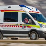 Verkehrsunfall auf A1 bei Pöchlarn: Kleinbus landet im Graben