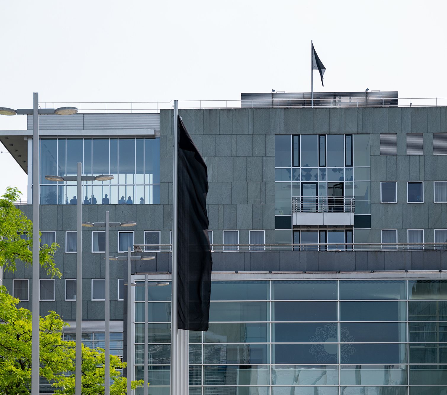 Trauer in Niederösterreich nach Amoklauf in Graz – Landhaus hisst Flaggen auf Halbmast